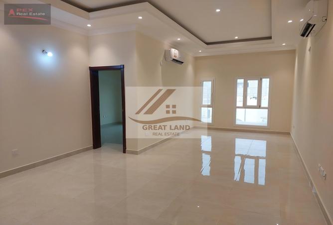932737 - Property Image 2