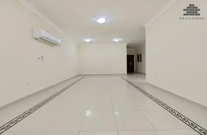 شقة - 3 غرف نوم - 3 حمامات للايجار في شارع انس - فريج بن محمود الشمالي - فريج بن محمود - الدوحة