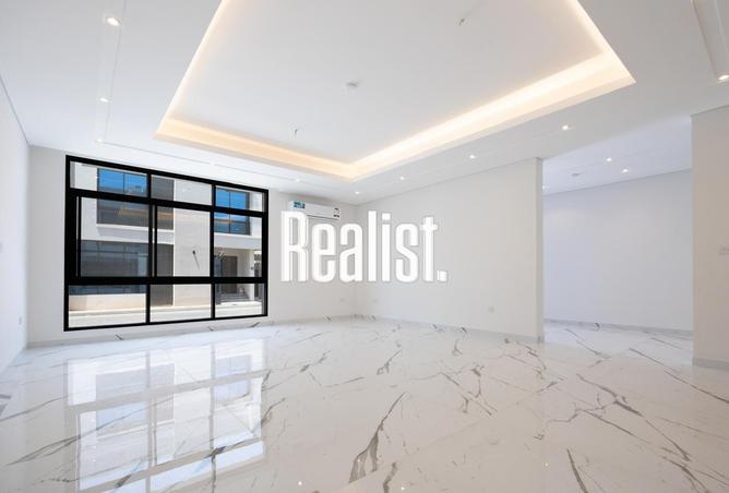 983561 - Property Image 2