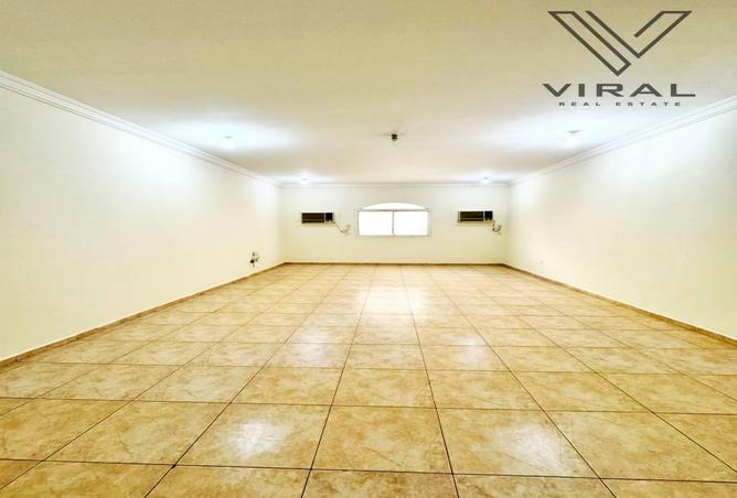 989922 - Property Image 2