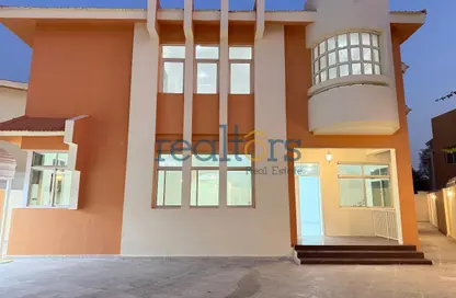 فيلا - 4 غرف نوم - 5 حمامات للايجار في فلل الدحيل - الدحيل - الدوحة