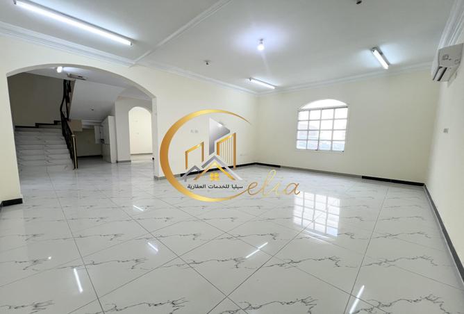 988405 - Property Image 2