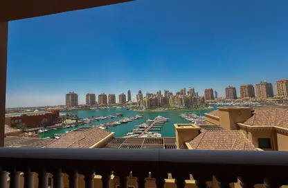 شقة - 2 غرف نوم - 3 حمامات للايجار في طريق بورتو الغربي - بورتو أرابيا - جزيرة اللؤلؤة - الدوحة