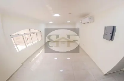Apartment - 2 Bedrooms - 2 Bathrooms for rent in Umm Ghwailina Comm - Umm Ghuwalina - Umm Ghuwailina - Doha