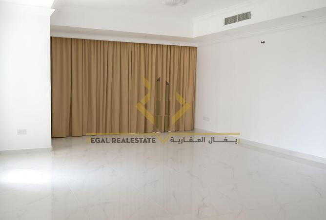 968789 - Property Image 2