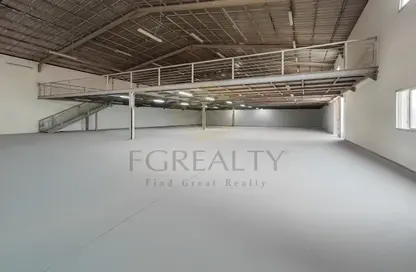 Warehouse - Studio - 2 Bathrooms for rent in Industrial Area 2 - Industrial Area - Industrial Area - Doha