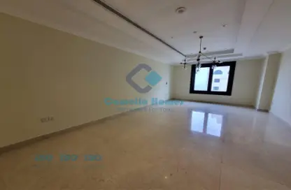 Apartment - 2 Bedrooms - 3 Bathrooms for rent in Tower 19 - Porto Arabia - The Pearl Island - Doha