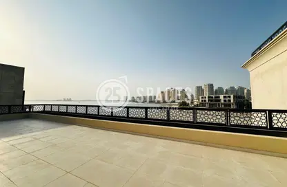 شقة - 2 غرف نوم - 3 حمامات للايجار في البلاج الجنوبي - البلاج - جزيرة اللؤلؤة - الدوحة