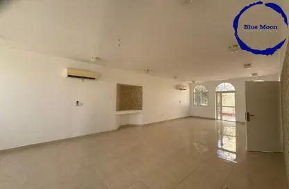 مجمع سكني - 4 غرف نوم - 5 حمامات للايجار في شارع عنيزة - الحي الدبلوماسي - الدوحة