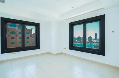 Apartment - 3 Bedrooms - 4 Bathrooms for sale in Tower 24 - Porto Arabia - The Pearl Island - Doha