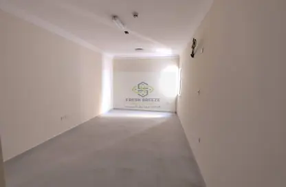 Apartment - 1 Bedroom - 2 Bathrooms for rent in Umm Ghwailina Comm - Umm Ghuwalina - Umm Ghuwailina - Doha