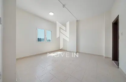 شقة - 3 غرف نوم - 2 حمامات للايجار في شارع سالاجا - دوحة الجديد - الدوحة