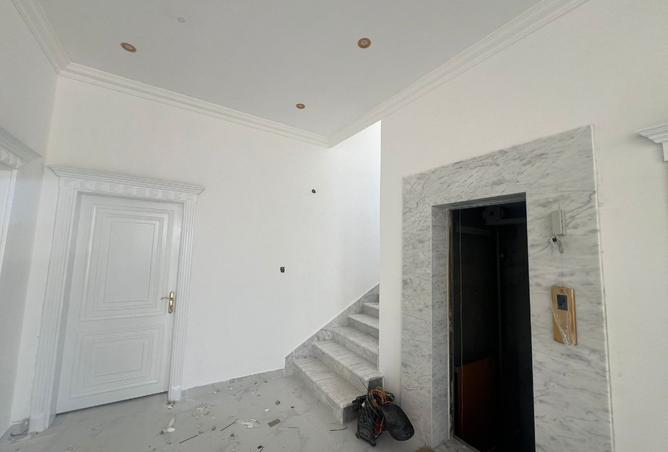 950344 - Property Image 2