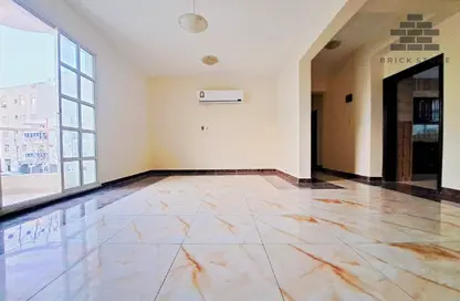 Apartment - 3 Bedrooms - 2 Bathrooms for rent in Muntazah 10 - Al Muntazah - Doha