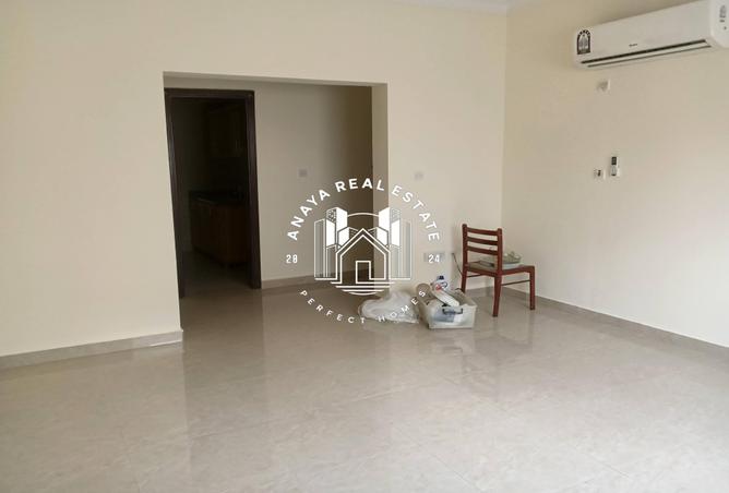 932080 - Property Image 3