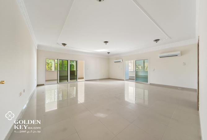 945663 - Property Image 2