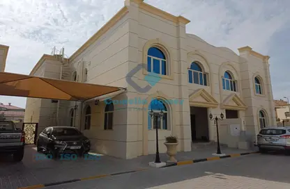 مجمع سكني - 5 غرف نوم - 6 حمامات للايجار في شارع النعيجة - غرب الهلال - الهلال - الدوحة