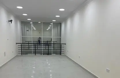 محل تجاري - استوديو - 1 حمام للايجار في المرة - الريان - الدوحة