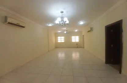 Apartment - 3 Bedrooms - 3 Bathrooms for rent in Thabit Bin Zaid Street - Al Mansoura - Doha