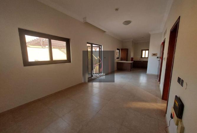 987305 - Property Image 2