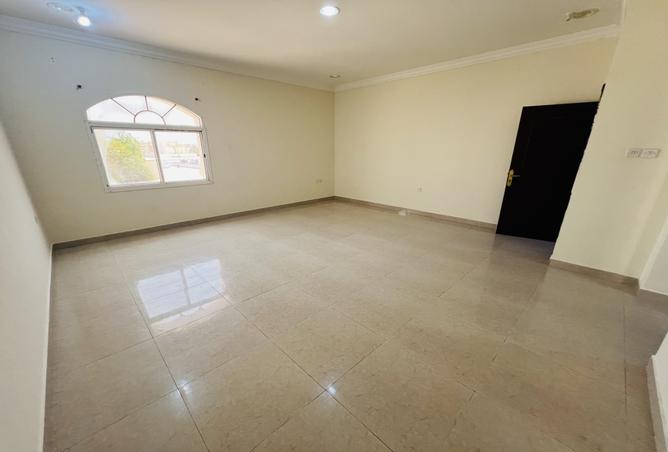 905318 - Property Image 2