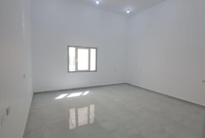 988710 - Property Image 2