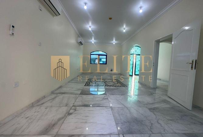 972070 - Property Image 2