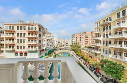 Apartment - 2 Bedrooms - 3 Bathrooms for rent in Carnaval - Qanat Quartier - The Pearl Island - Doha