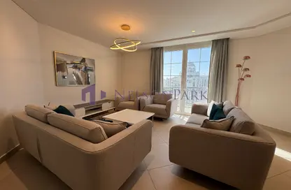 Apartment - 3 Bedrooms - 5 Bathrooms for rent in Floresta Gardens - Floresta Gardens - The Pearl Island - Doha