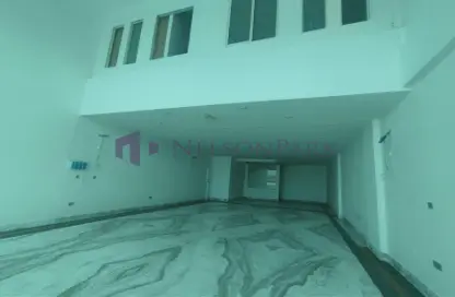 محل تجاري - استوديو - 1 حمام للايجار في طريق سلوى - العزيزية - الدوحة