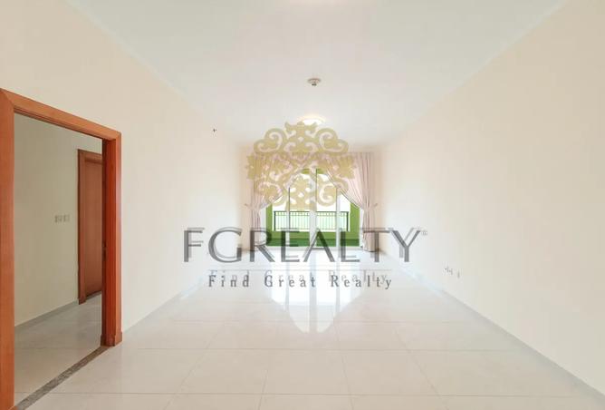 932698 - Property Image 3