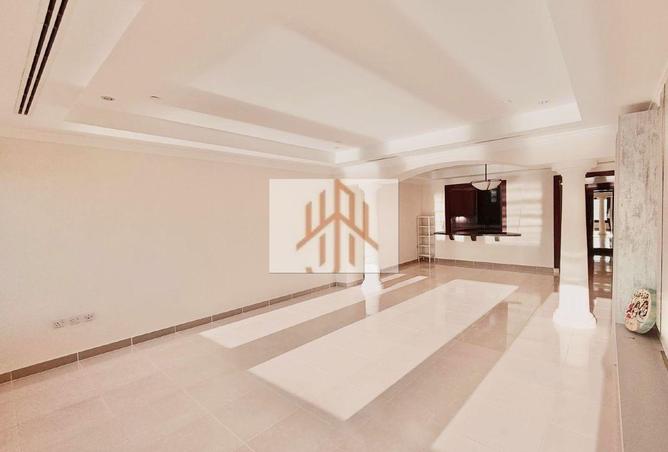 973042 - Property Image 2