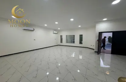 Villa - 4 Bedrooms - 4 Bathrooms for rent in Ain Khalid Gate - Ain Khaled - Doha