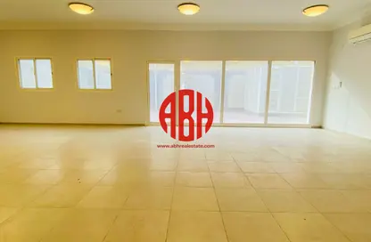 مجمع سكني - 4 غرف نوم - 6 حمامات للايجار في فلل عين خالد - عين خالد - الدوحة