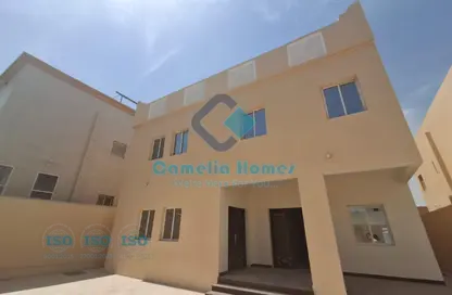 فيلا - 5 غرف نوم - 6 حمامات للايجار في شارع ام السنيم - عين خالد - الدوحة