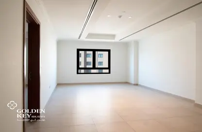 Apartment - 1 Bedroom - 2 Bathrooms for rent in West Porto Drive - Porto Arabia - The Pearl Island - Doha