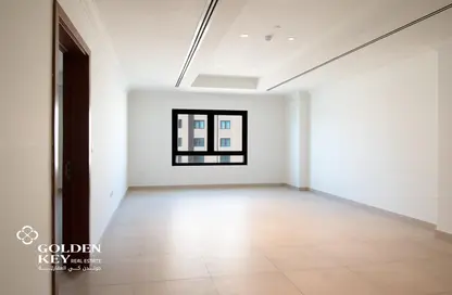Apartment - 1 Bedroom - 2 Bathrooms for rent in West Porto Drive - Porto Arabia - The Pearl Island - Doha