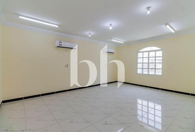 976540 - Property Image 2