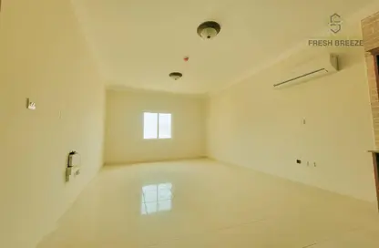 Apartment - 1 Bedroom - 1 Bathroom for rent in Umm Ghuwalina - Umm Ghuwailina - Doha