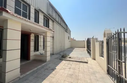 مخزن - استوديو - 8 حمامات للايجار في شارع الصناعية الشرقي - بركة العوامر - الوكرة
