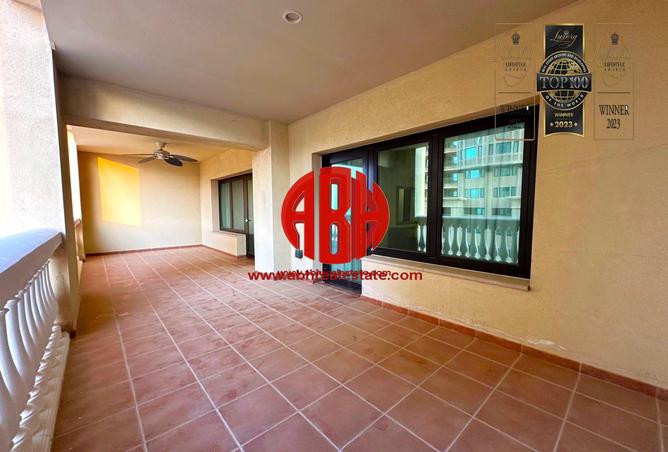 Apartment - 1 Bedroom - 2 Bathrooms for rent in California Tower - Porto Arabia - The Pearl Island - Doha