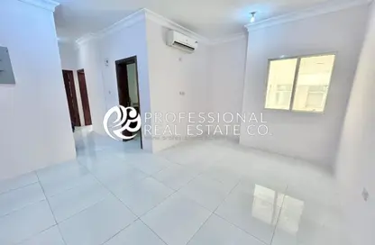 Apartment - 2 Bedrooms - 2 Bathrooms for rent in Abu Talha Street - Fereej Bin Omran - Doha