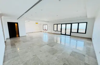 Apartment - 3 Bedrooms - 3 Bathrooms for rent in Tower 16 - Porto Arabia - The Pearl Island - Doha