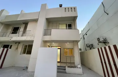 فيلا - استوديو - 6 حمامات للايجار في الدحيل - الدحيل - الدوحة