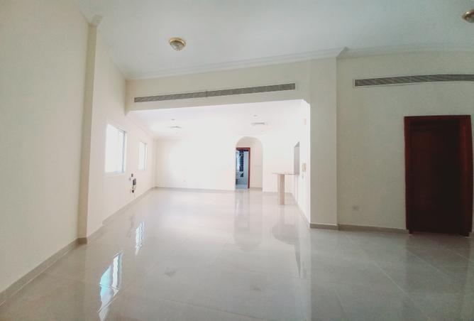 947166 - Property Image 2