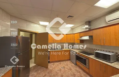 مجمع سكني - 4 غرف نوم - 5 حمامات للايجار في أبو هامور - الدوحة