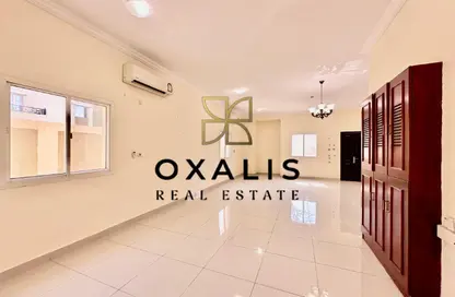 Apartment - 4 Bedrooms - 5 Bathrooms for rent in Wholesale Market Street - Abu Hamour - Doha