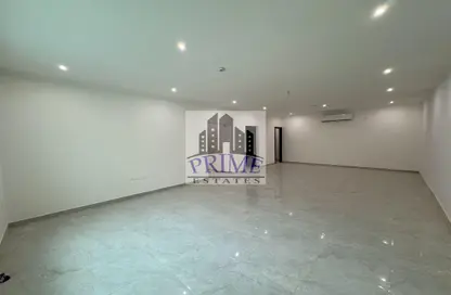 Apartment - 2 Bedrooms - 3 Bathrooms for rent in Al Nasr Street - Al Nasr - Doha