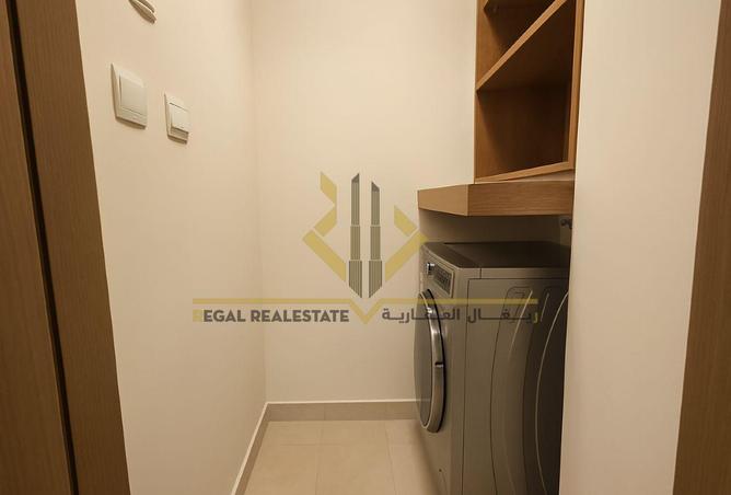 989648 - Property Image 3