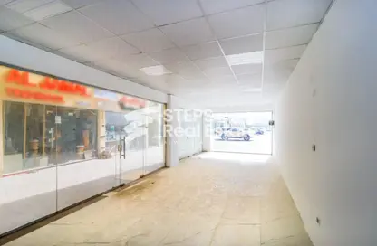 Shop - Studio for rent in Al Hanaa Street - Al Gharrafa - Doha